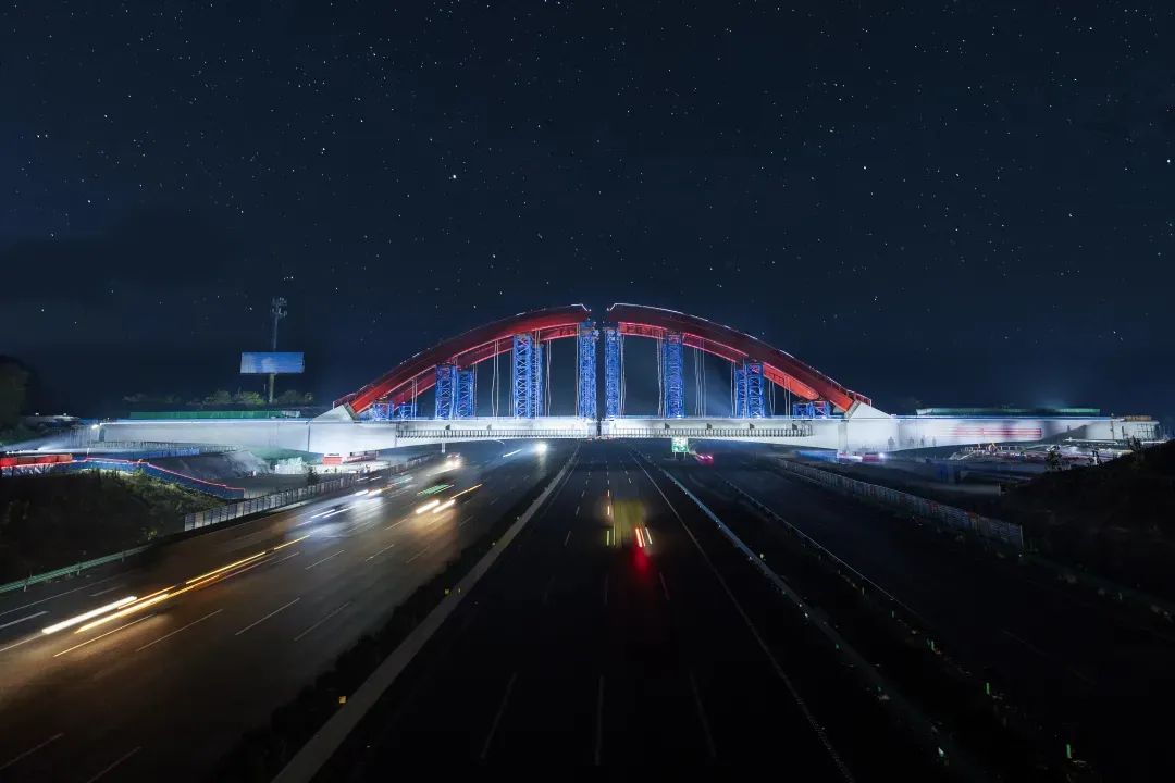 铁四院：世界首例，成功转体！